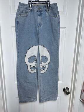 Gilipur Light Wash Skull Patch Graphic High Rise Straight Leg Jeans